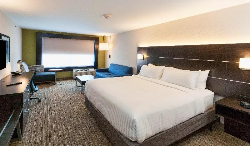 اتاق استاندارد برای معلولان, Holiday Inn Express & Suites   Dodge City, An Ihg