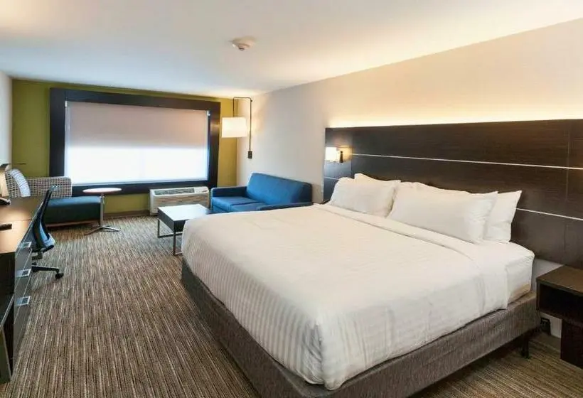 اتاق استاندارد با تخت بزرگ برای معلولان, Holiday Inn Express & Suites   Dodge City, An Ihg