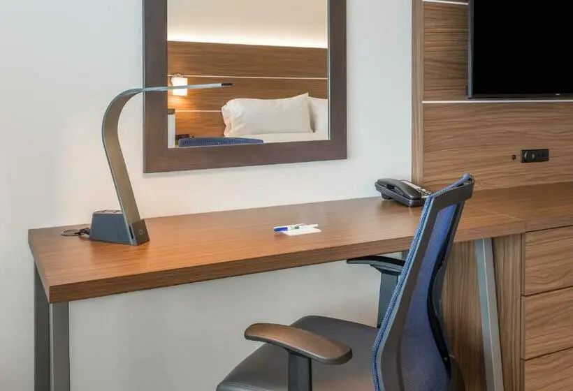 スイート, Holiday Inn Express & Suites   Rice Lake, An Ihg