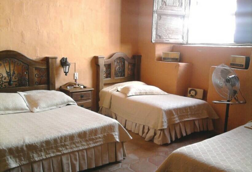 اتاق استاندارد سه نفره, Hostal Restaurante Guaracu