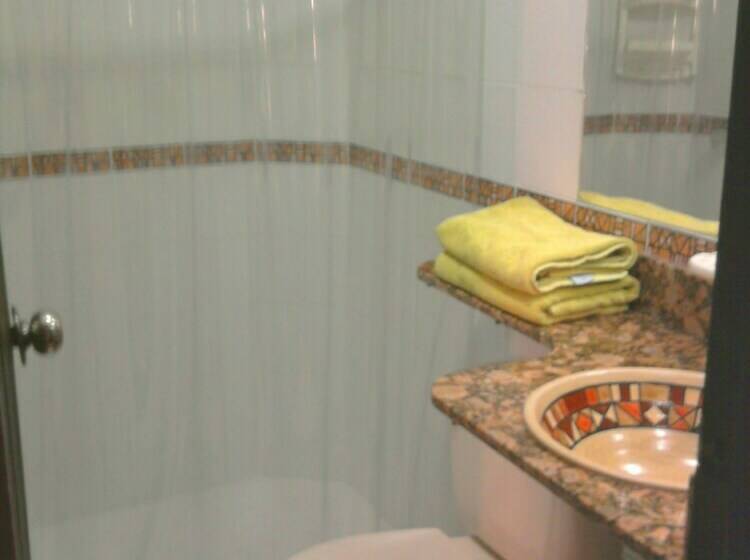 اتاق استاندارد سه نفره, Hostal Restaurante Guaracu