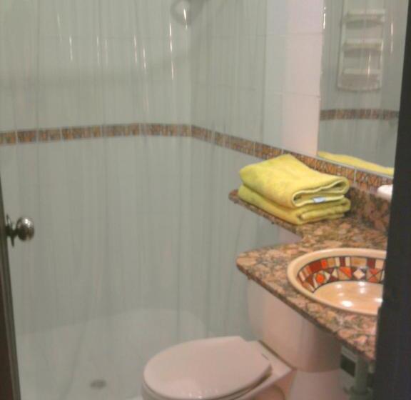 اتاق استاندارد سه نفره, Hostal Restaurante Guaracu