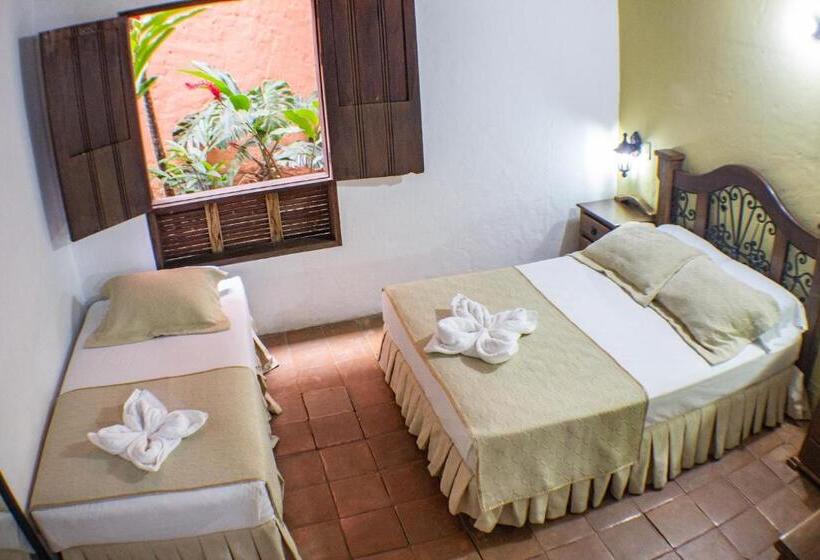 اتاق استاندارد سه نفره, Hostal Restaurante Guaracu