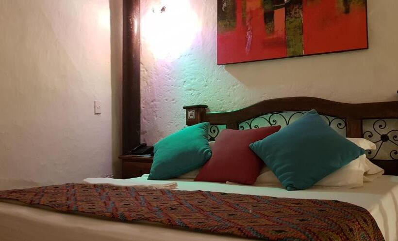 اتاق استاندارد سه نفره, Hostal Restaurante Guaracu