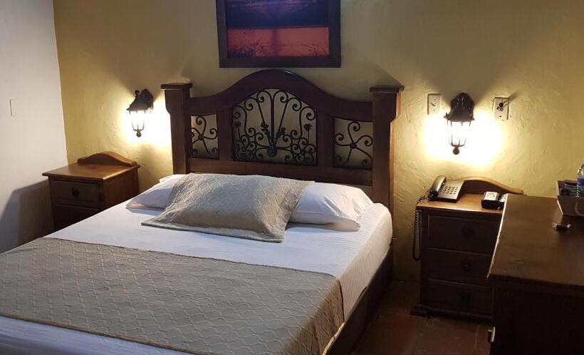 Номер Стандарт Трехместный, Hostal Restaurante Guaracu