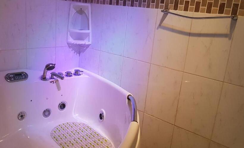 Люкс, Hostal Restaurante Guaracu