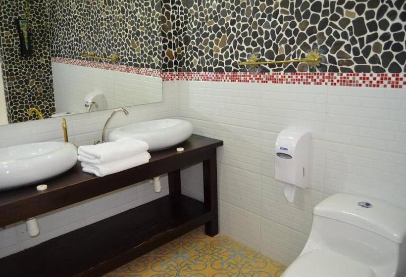 Люкс, Hostal Restaurante Guaracu