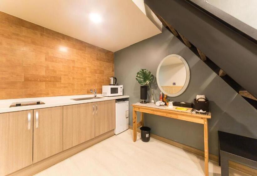 Family Room, Hue Loft