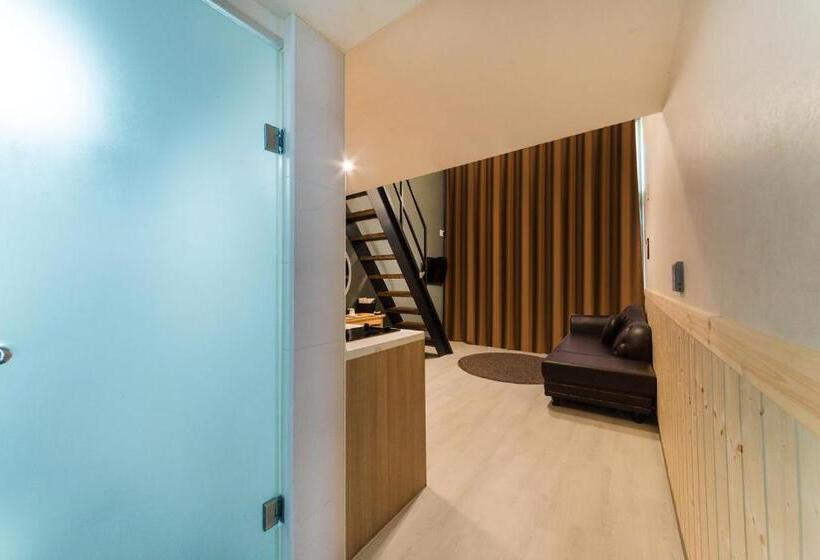 Family Room, Hue Loft