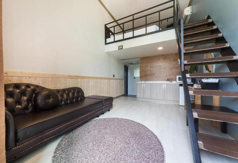 Family Room, Hue Loft