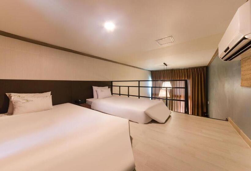 Family Room, Hue Loft