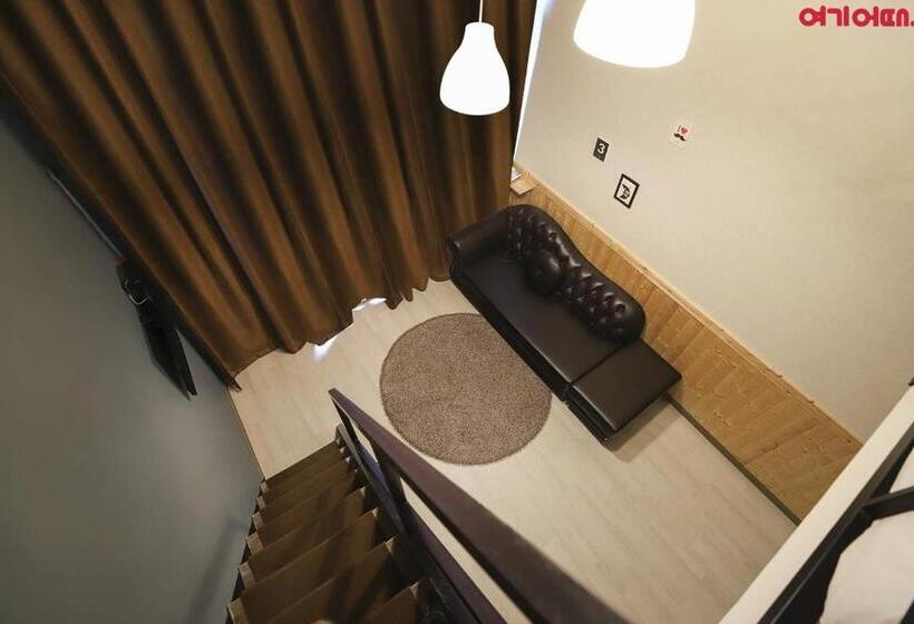 Family Room, Hue Loft