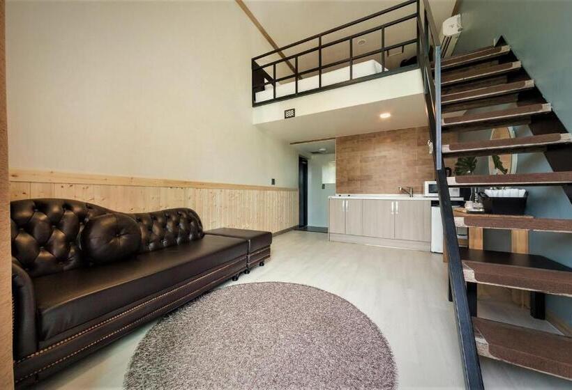 Family Room, Hue Loft