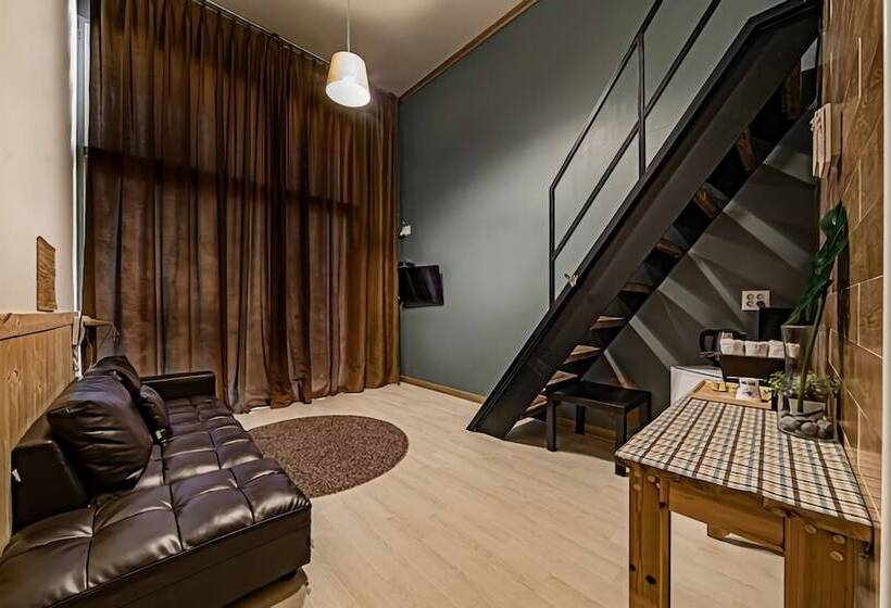 Family Room, Hue Loft