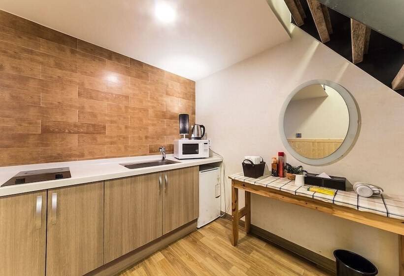 Family Room, Hue Loft