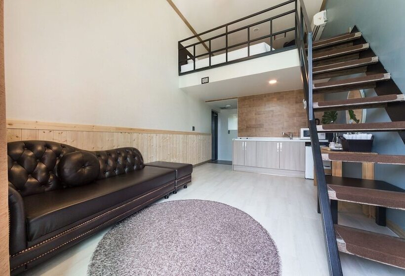 Family Room, Hue Loft