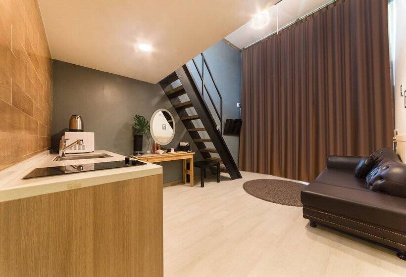 Family Room, Hue Loft