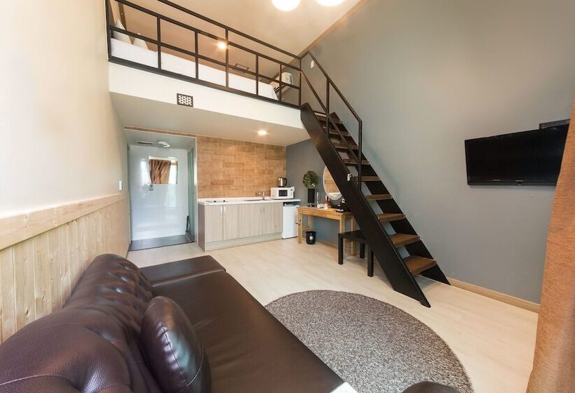 Family Room, Hue Loft