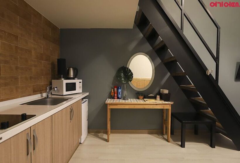 Family Room, Hue Loft