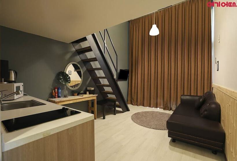 Family Room, Hue Loft