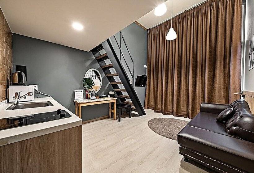 Family Room, Hue Loft