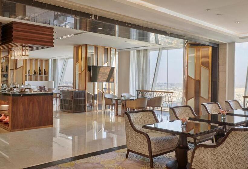 Номер Клуб Кровать Кинг, Hyatt Regency Riyadh Olaya