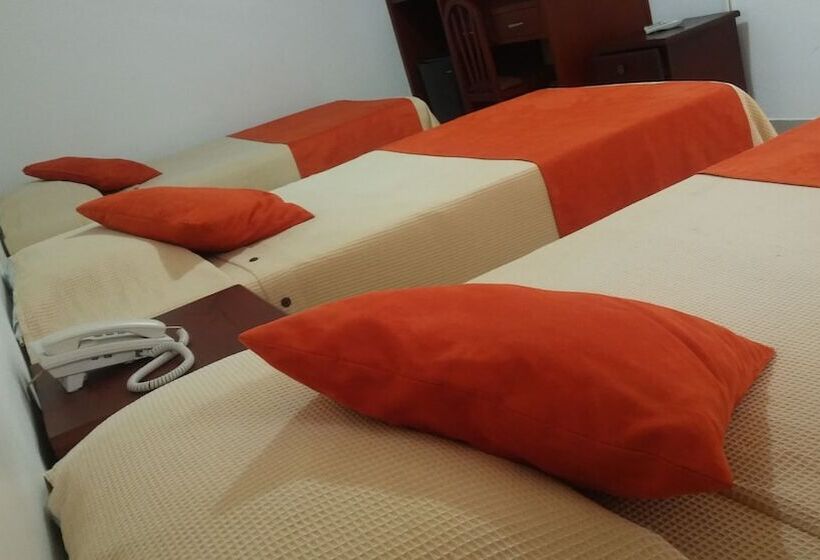 Номер Стандарт Трехместный, Napolitano