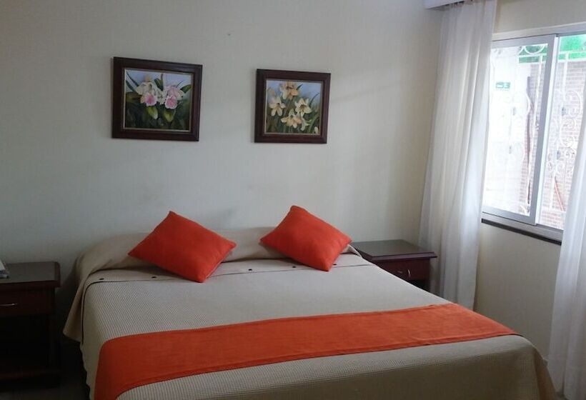 Standard Quadruple Room, Napolitano