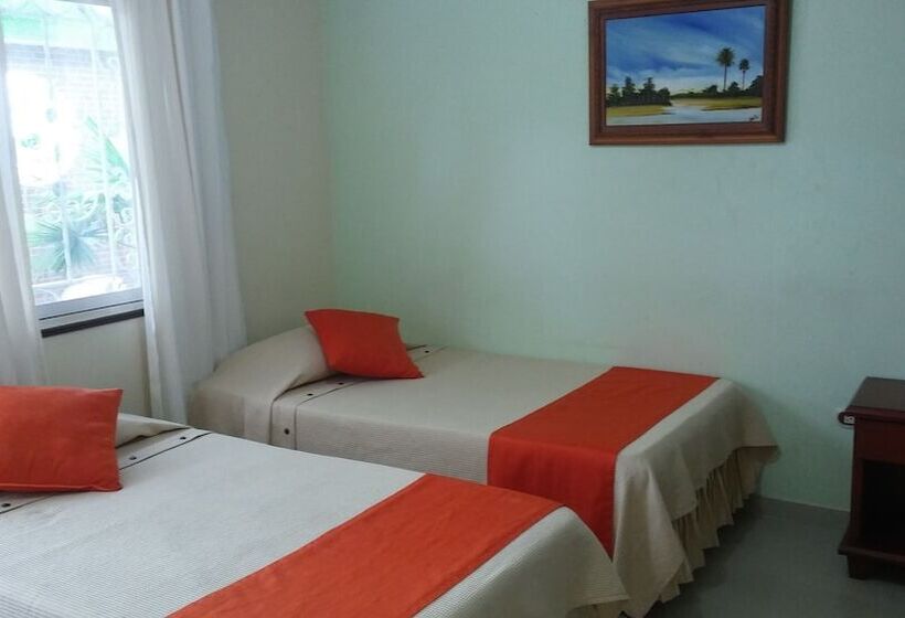 Четырехместный Номер Стандарт, Napolitano