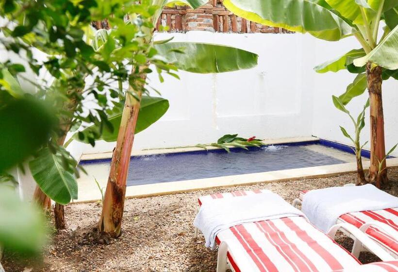 スイート, Portal De La Marquesa