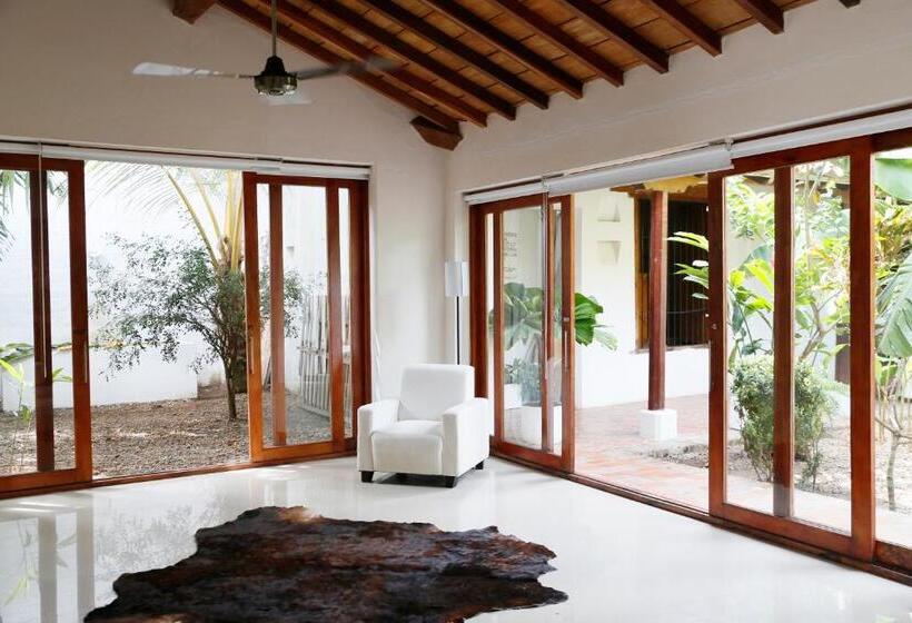 スイート, Portal De La Marquesa