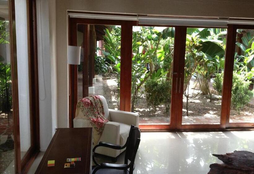 スイート, Portal De La Marquesa