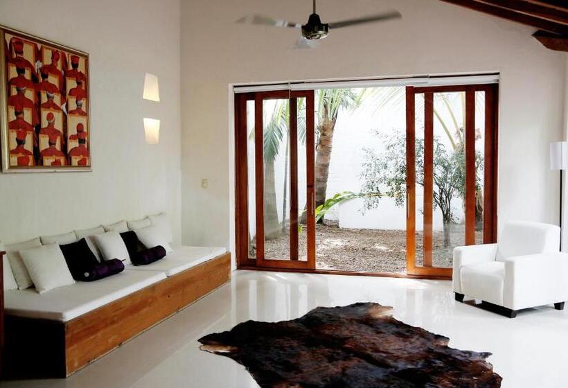 スイート, Portal De La Marquesa