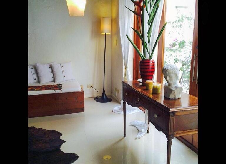 スイート, Portal De La Marquesa