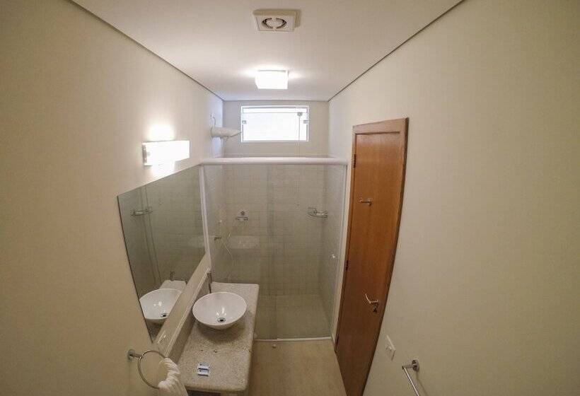 غرفة قياسية ثلاثية, Pousada Ipê