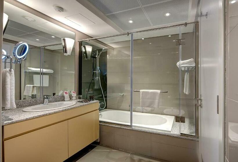 اتاق لوکس با تخت بزرگ, Royal Continental