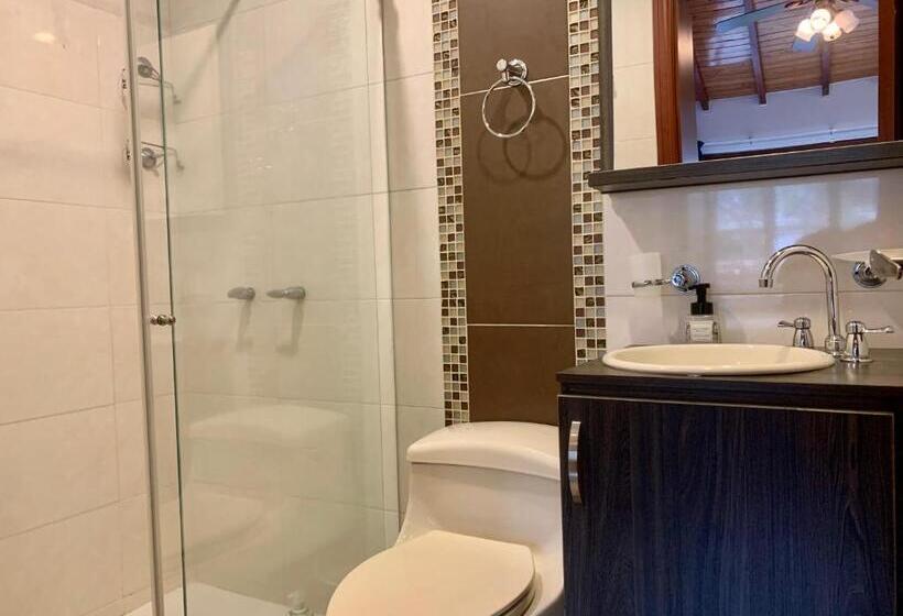 جناح, Serenity Suites Casa Boutique