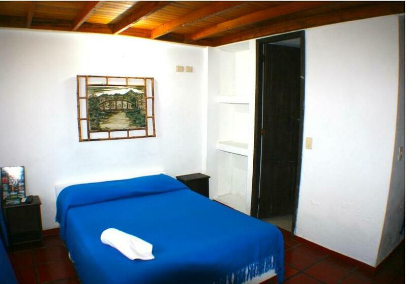 غرفة قياسية ثلاثية, Y Parque Acuatico Agua Sol Alegria