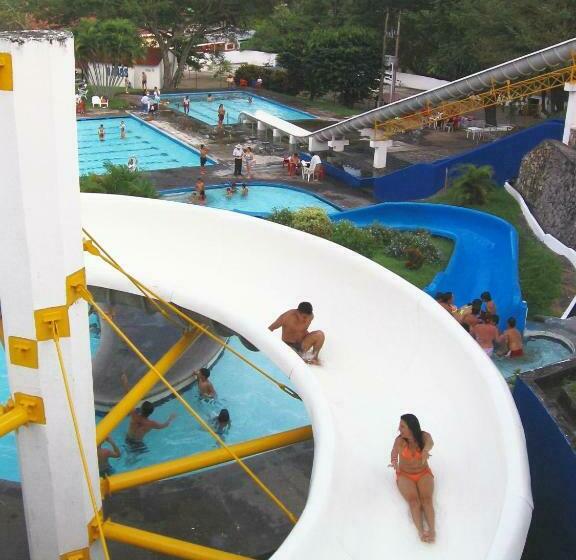 غرفة قياسية ثلاثية, Y Parque Acuatico Agua Sol Alegria