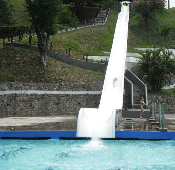 غرفة قياسية ثلاثية, Y Parque Acuatico Agua Sol Alegria