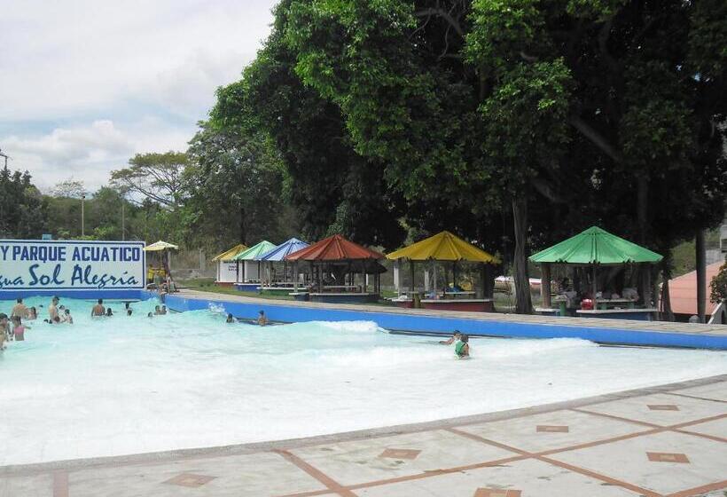 غرفة عادية خماسية, Y Parque Acuatico Agua Sol Alegria