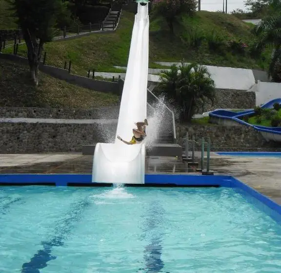 Perhehuone, Y Parque Acuatico Agua Sol Alegria