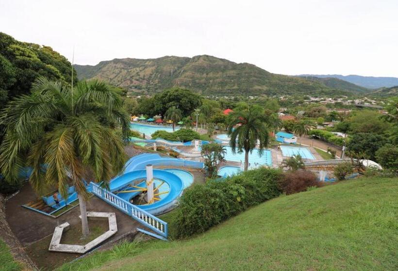 غرفة قياسية رباعية, Y Parque Acuatico Agua Sol Alegria