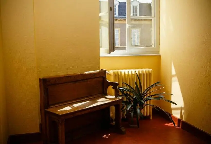 Standard-invahuone, Espace Bernadette Soubirous Nevers