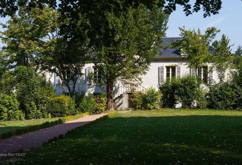 Talo 1 Makuuhuone, Espace Bernadette Soubirous Nevers