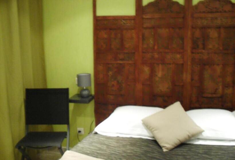 Номер Стандарт Вид на Бассейн, Chambre D Hote Veronique