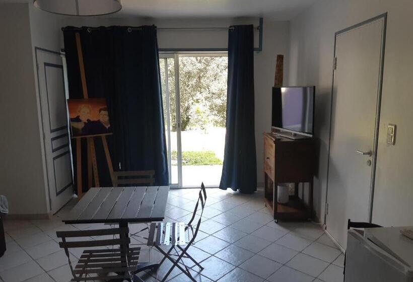 غرفة عائلية مطلّة علي الجبل, Chambre D Hote Veronique
