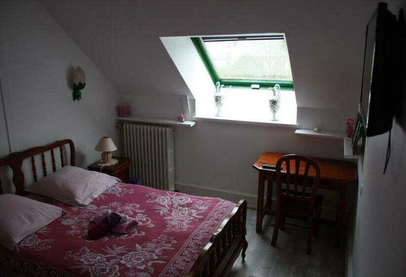 Cameră Triplă Standard, Yec'hed Mat