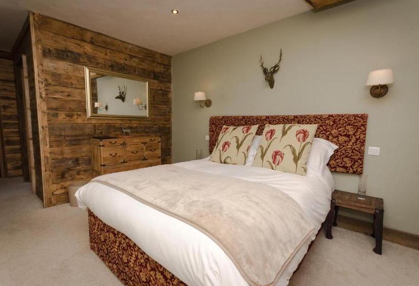 חדר משפחתי, Black Diamond Lodge