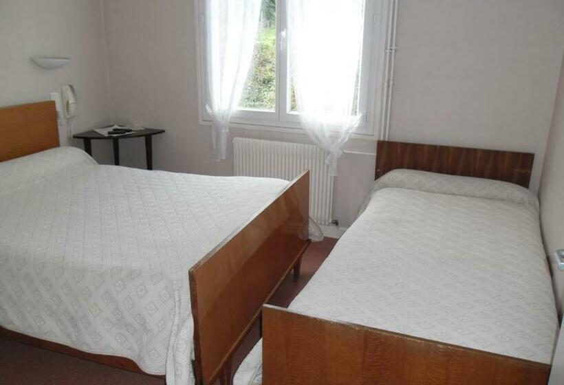 غرفة قياسية ثلاثية, De L'hippodrome